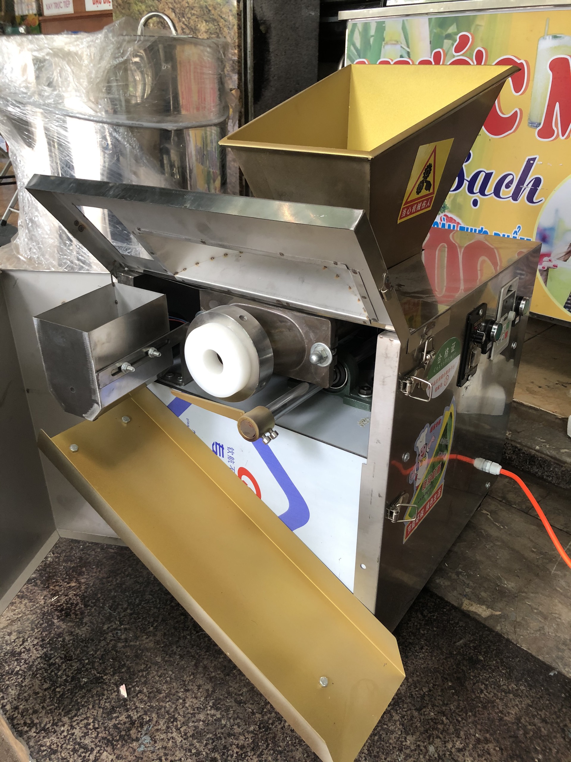 Máy Đùn Chia Bột Dao Xoay Tròn